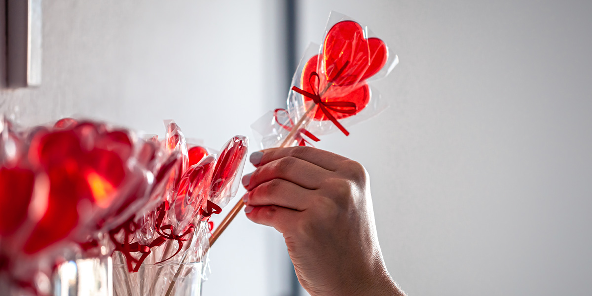 İzomalt Nedir? Özellikleri, Kullanım Dozu, Kullanılan Alanlar, Kalorisi, Zararları 1 izomalt-isomalt