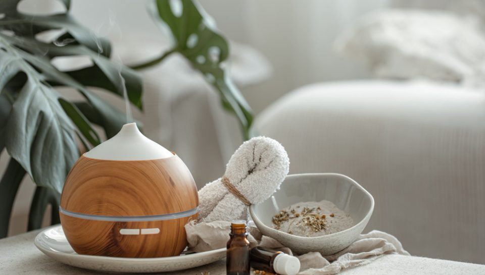 Aromaterapi: Nedir? Sınıflandırılması, Kullanılan Bitkiler, Karışım, Faydaları Aromaterapi: Nedir? Sınıflandırılması, Kullanılan Bitkiler, Karışım, Faydaları